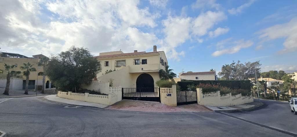 4 quarto Moradia para venda em Isla Plana com piscina garagem - 399 000 € (Ref: 8601601)