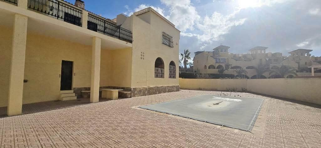 4 quarto Moradia para venda em Isla Plana com piscina garagem - 399 000 € (Ref: 8601601)