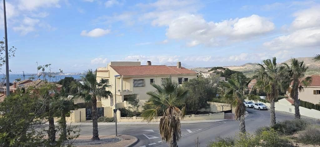 4 quarto Moradia para venda em Isla Plana com piscina garagem - 399 000 € (Ref: 8601601)