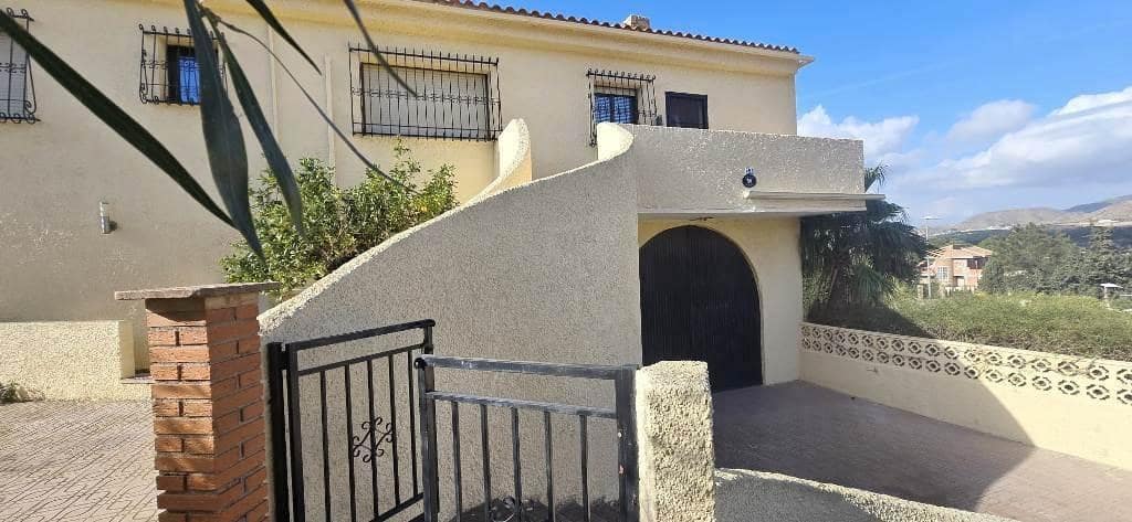 4 quarto Moradia para venda em Isla Plana com piscina garagem - 399 000 € (Ref: 8601601)