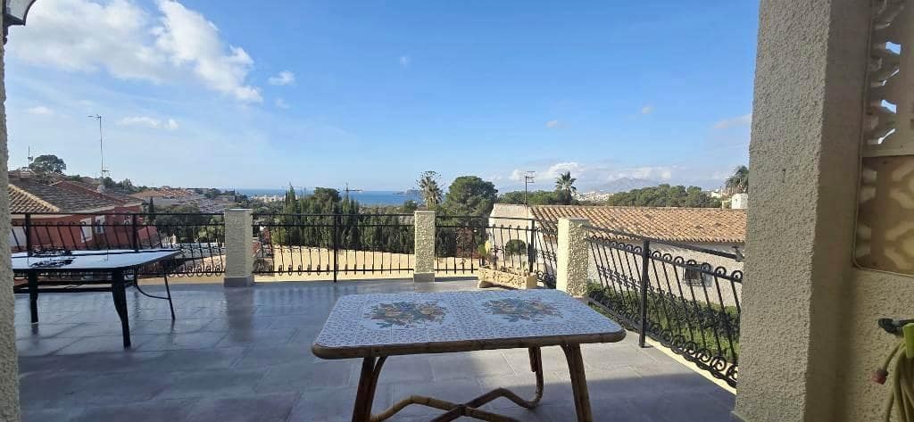 4 quarto Moradia para venda em Isla Plana com piscina garagem - 399 000 € (Ref: 8601601)