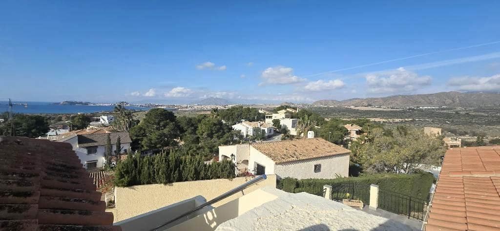 4 quarto Moradia para venda em Isla Plana com piscina garagem - 399 000 € (Ref: 8601601)