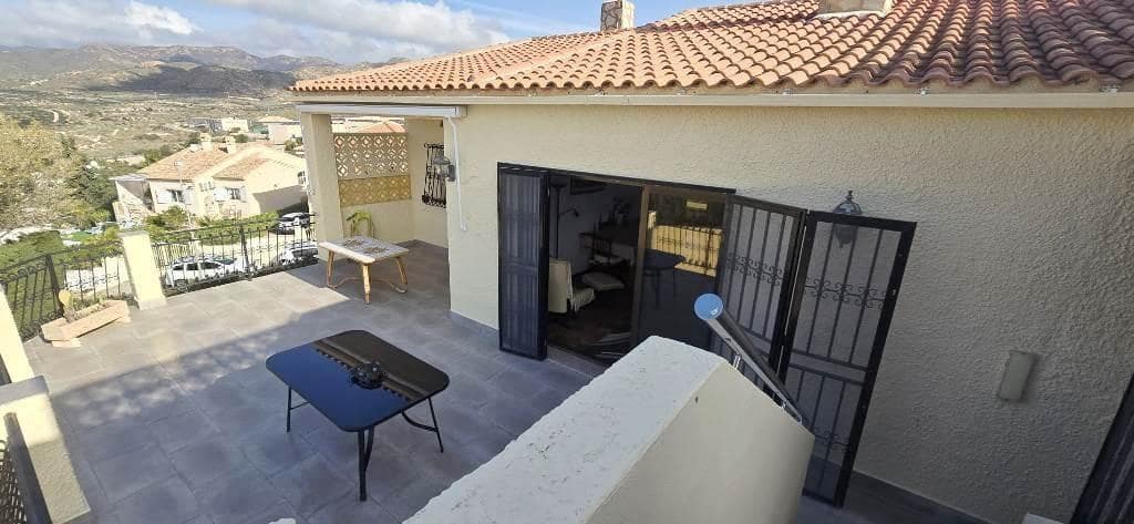 4 quarto Moradia para venda em Isla Plana com piscina garagem - 399 000 € (Ref: 8601601)