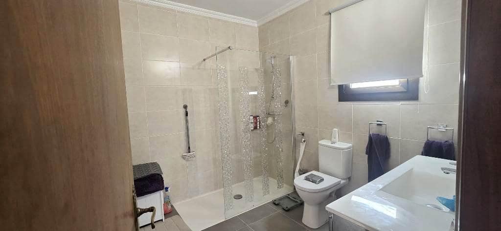 4 quarto Moradia para venda em Isla Plana com piscina garagem - 399 000 € (Ref: 8601601)