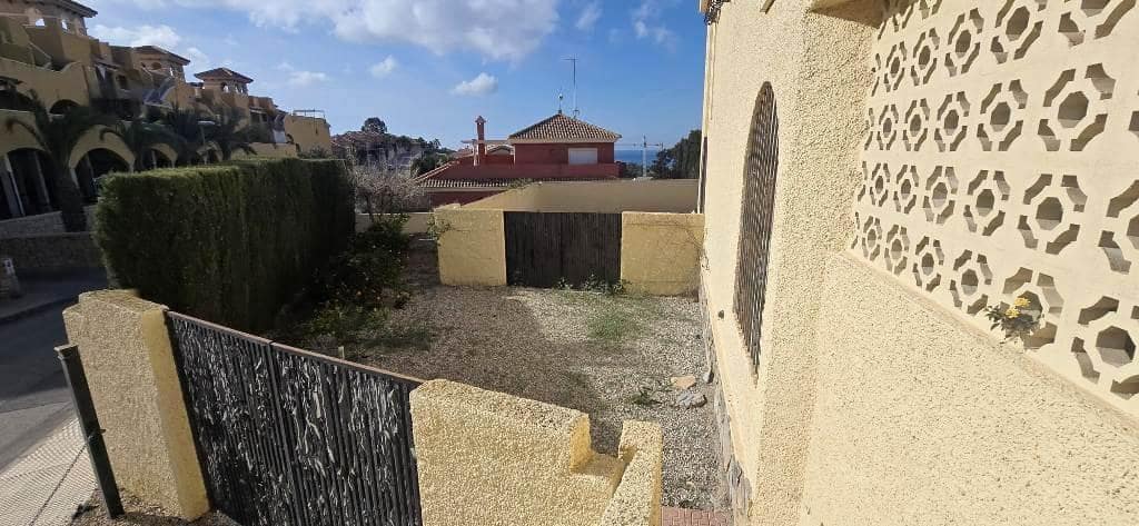 4 quarto Moradia para venda em Isla Plana com piscina garagem - 399 000 € (Ref: 8601601)