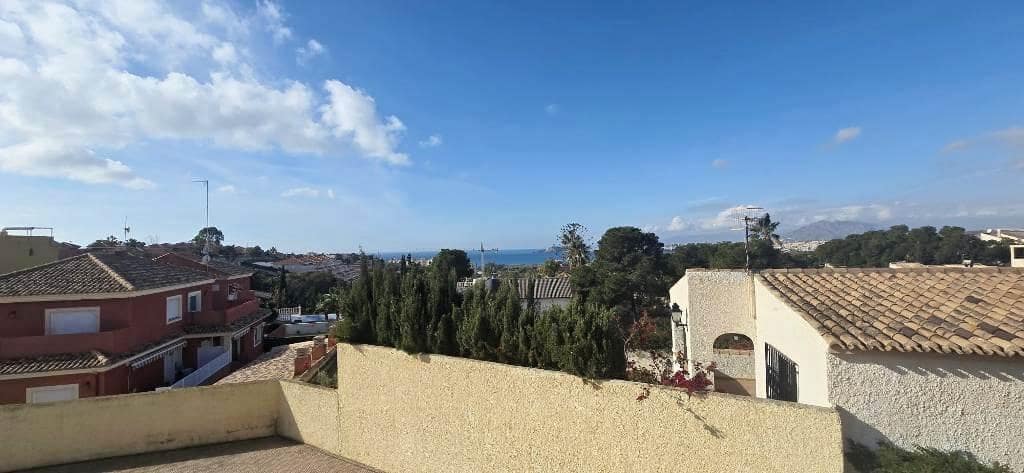 4 quarto Moradia para venda em Isla Plana com piscina garagem - 399 000 € (Ref: 8601601)