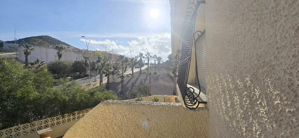 4 quarto Moradia para venda em Isla Plana com piscina garagem - 399 000 € (Ref: 8601601)