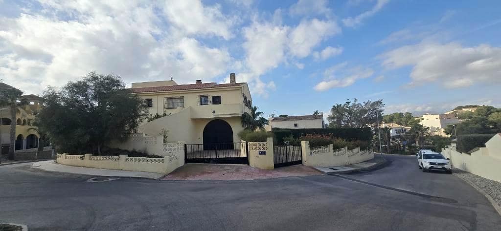 4 quarto Moradia para venda em Isla Plana com piscina garagem - 399 000 € (Ref: 8601601)