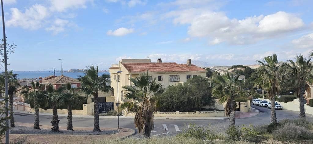 4 quarto Moradia para venda em Isla Plana com piscina garagem - 399 000 € (Ref: 8601601)