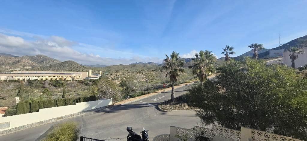 4 quarto Moradia para venda em Isla Plana com piscina garagem - 399 000 € (Ref: 8601601)