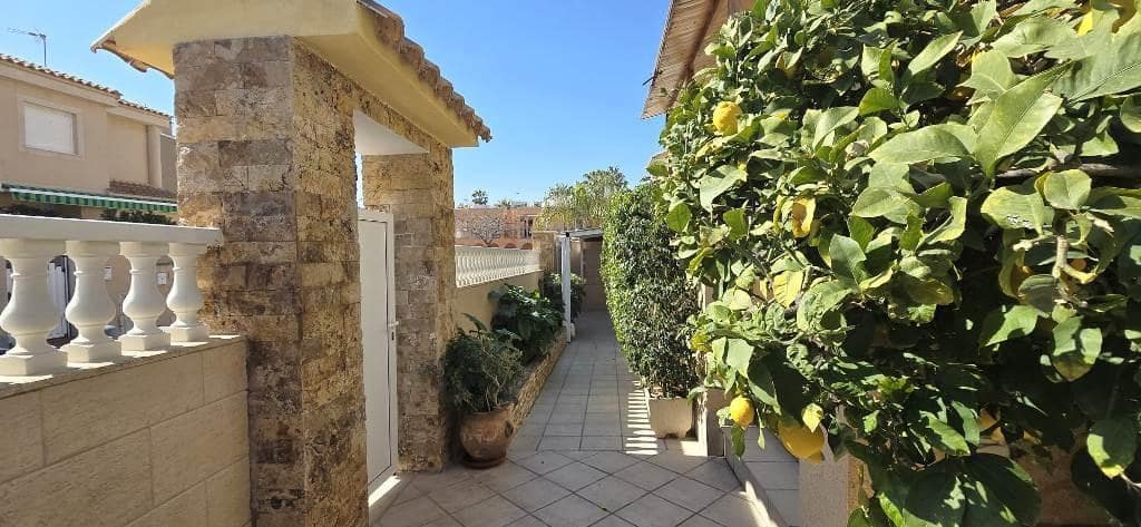 5 bedroom Villa for sale in Alamillo with pool - € 395,000 (Ref: 8802067)