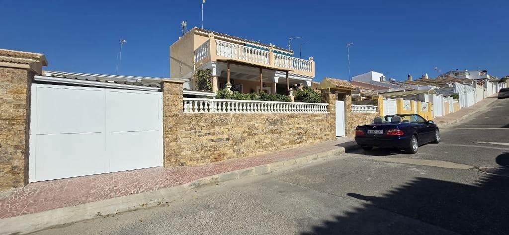 5 bedroom Villa for sale in Alamillo with pool - € 395,000 (Ref: 8802067)