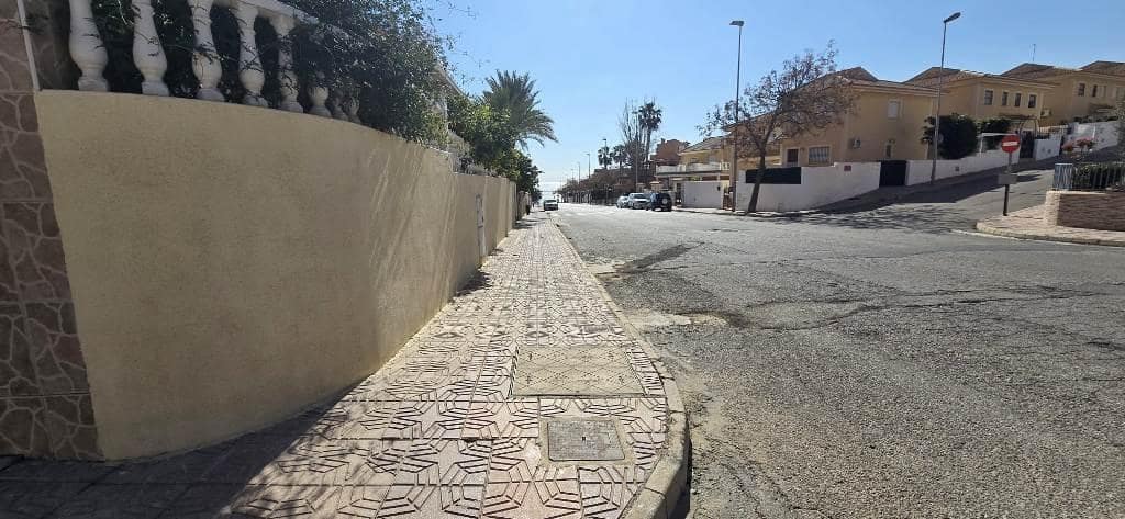 5 bedroom Villa for sale in Alamillo with pool - € 395,000 (Ref: 8802067)