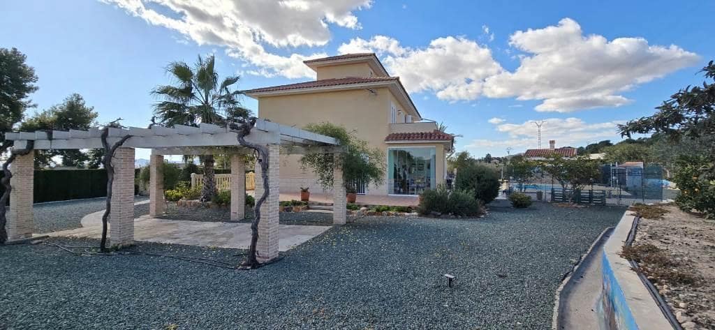 4 soverom Villa til salgs i Totana med svømmebasseng garasje - € 499 000 (Ref: 8810225)