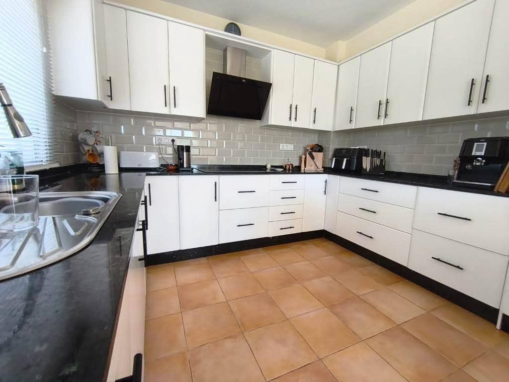 3 soveværelse Villa til salg i Perin med swimmingpool - € 259.000 (Ref: 9005429)