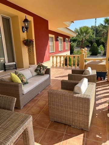 4 bedroom Villa for sale in Totana with pool - € 450,000 (Ref: 9186808)