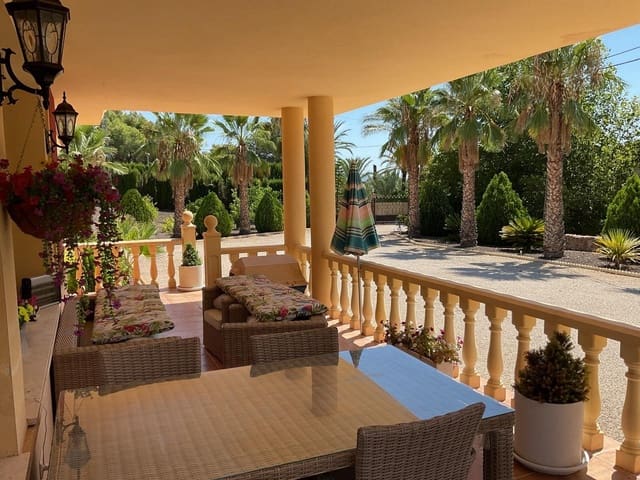 4 bedroom Villa for sale in Totana with pool - € 450,000 (Ref: 9186808)