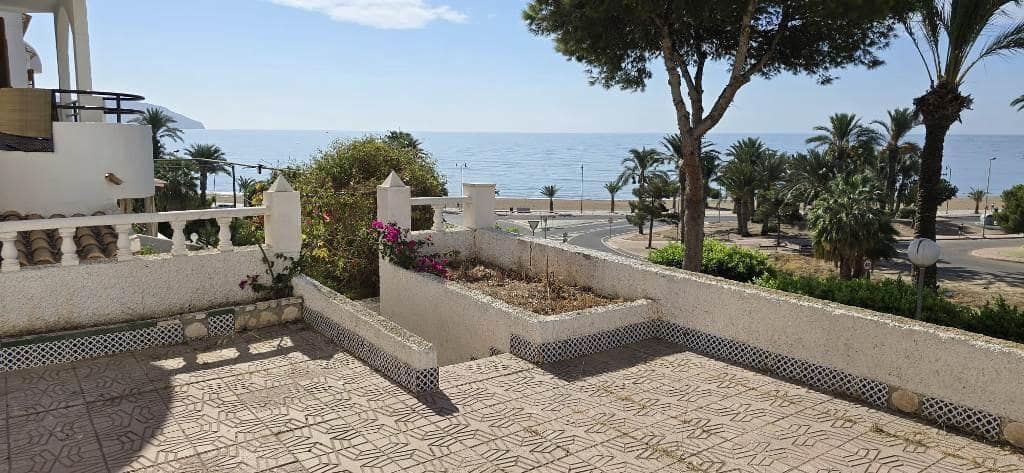 4 soverom Kjedet enebolig til salgs i Alamillo med svømmebasseng garasje - € 259 000 (Ref: 9226962)