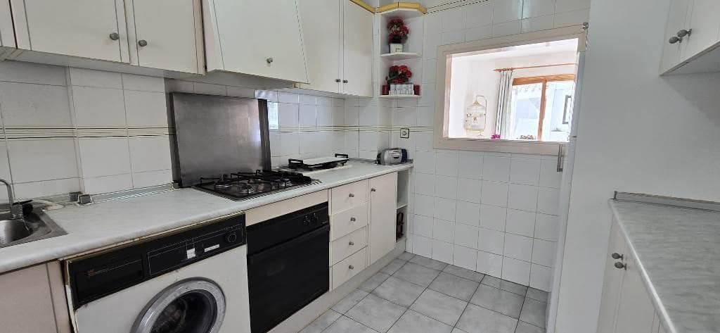 4 soverom Kjedet enebolig til salgs i Alamillo med svømmebasseng garasje - € 259 000 (Ref: 9226962)