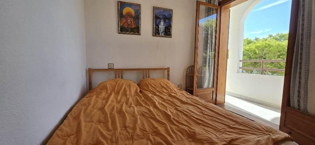 4 soverom Kjedet enebolig til salgs i Alamillo med svømmebasseng garasje - € 259 000 (Ref: 9226962)