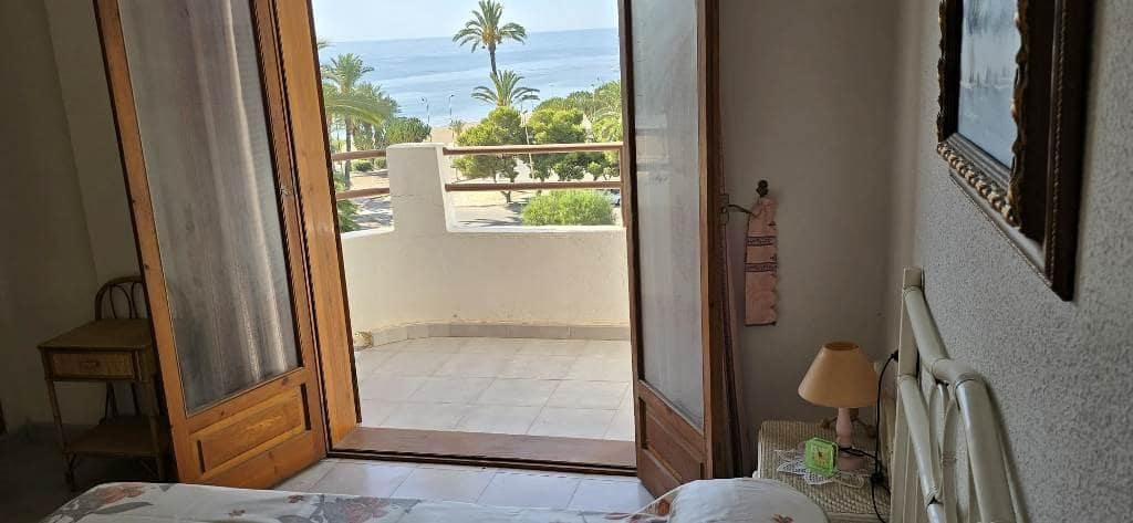 4 soverom Kjedet enebolig til salgs i Alamillo med svømmebasseng garasje - € 259 000 (Ref: 9226962)