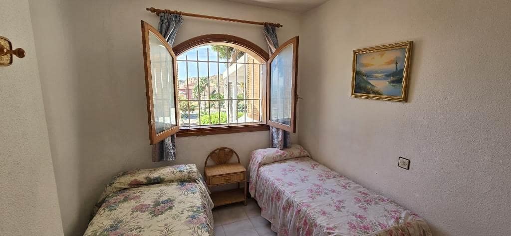 4 soverom Kjedet enebolig til salgs i Alamillo med svømmebasseng garasje - € 259 000 (Ref: 9226962)