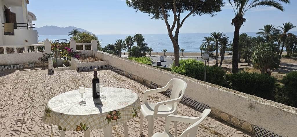 4 soverom Kjedet enebolig til salgs i Alamillo med svømmebasseng garasje - € 259 000 (Ref: 9226962)