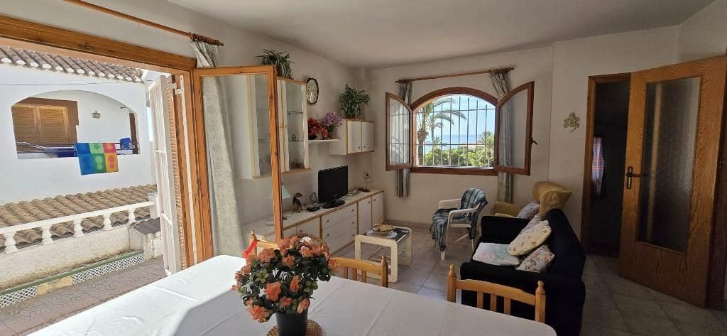 4 soverom Kjedet enebolig til salgs i Alamillo med svømmebasseng garasje - € 259 000 (Ref: 9226962)