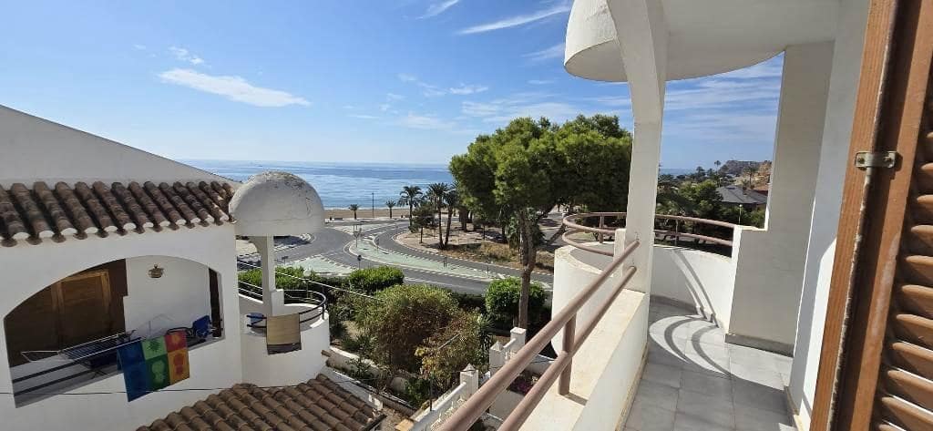 4 soverom Kjedet enebolig til salgs i Alamillo med svømmebasseng garasje - € 259 000 (Ref: 9226962)