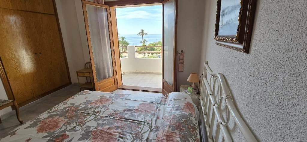 4 soverom Kjedet enebolig til salgs i Alamillo med svømmebasseng garasje - € 259 000 (Ref: 9226962)