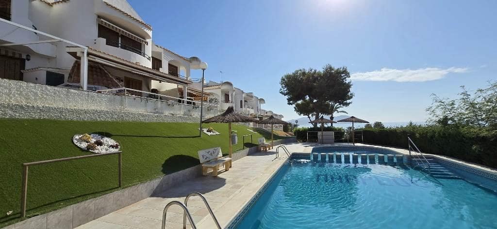 4 soverom Kjedet enebolig til salgs i Alamillo med svømmebasseng garasje - € 259 000 (Ref: 9226962)