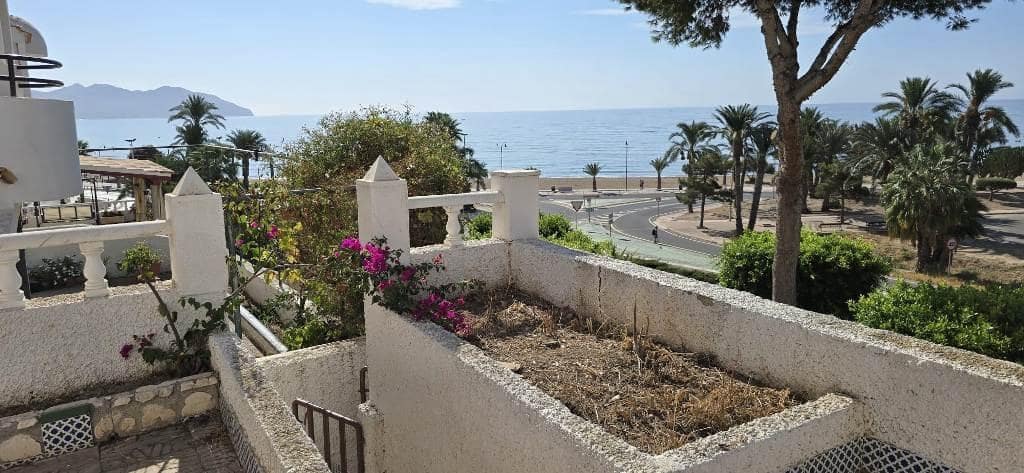 4 soverom Kjedet enebolig til salgs i Alamillo med svømmebasseng garasje - € 259 000 (Ref: 9226962)