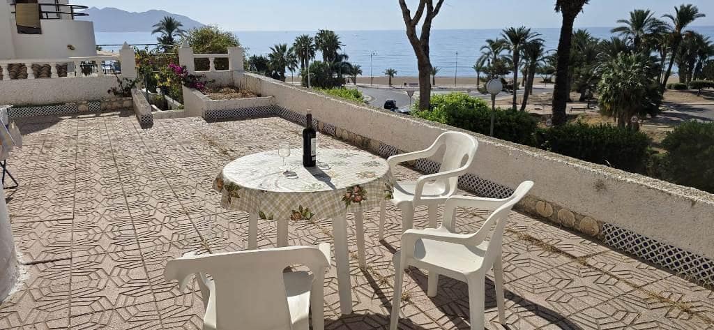 4 soverom Kjedet enebolig til salgs i Alamillo med svømmebasseng garasje - € 259 000 (Ref: 9226962)