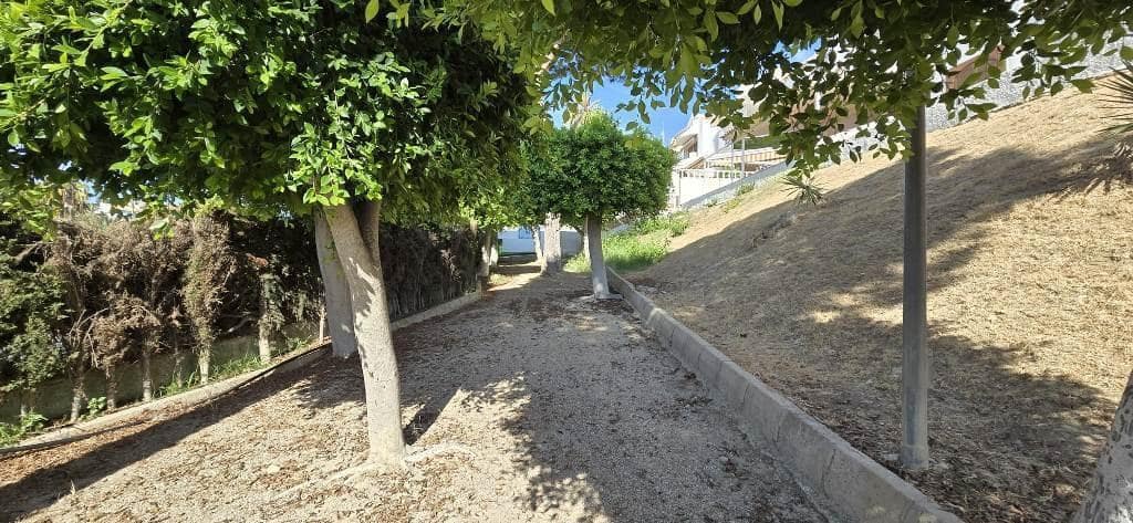 4 soverom Kjedet enebolig til salgs i Alamillo med svømmebasseng garasje - € 259 000 (Ref: 9226962)