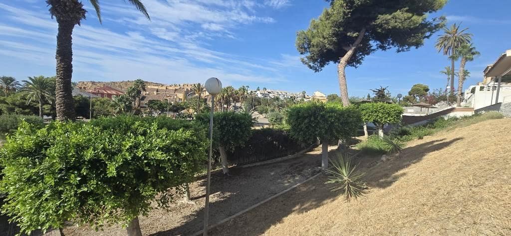 4 soverom Kjedet enebolig til salgs i Alamillo med svømmebasseng garasje - € 259 000 (Ref: 9226962)