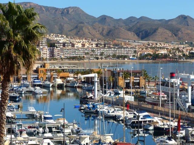 Kaupallinen myytävänä paikassa Puerto de Mazarron, Mazarrón - 188 000 € (Ref: 9406679)