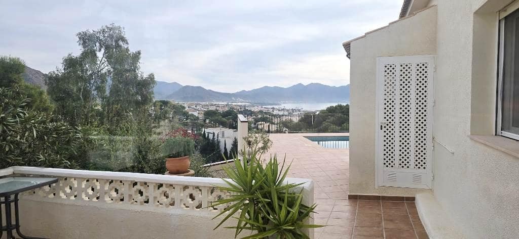 4 bedroom Villa for sale in Isla Plana with pool garage - € 610,000 (Ref: 9488331)