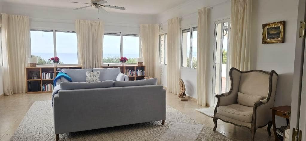 4 bedroom Villa for sale in Isla Plana with pool garage - € 610,000 (Ref: 9488331)