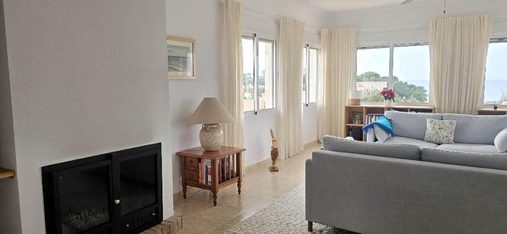 4 bedroom Villa for sale in Isla Plana with pool garage - € 610,000 (Ref: 9488331)