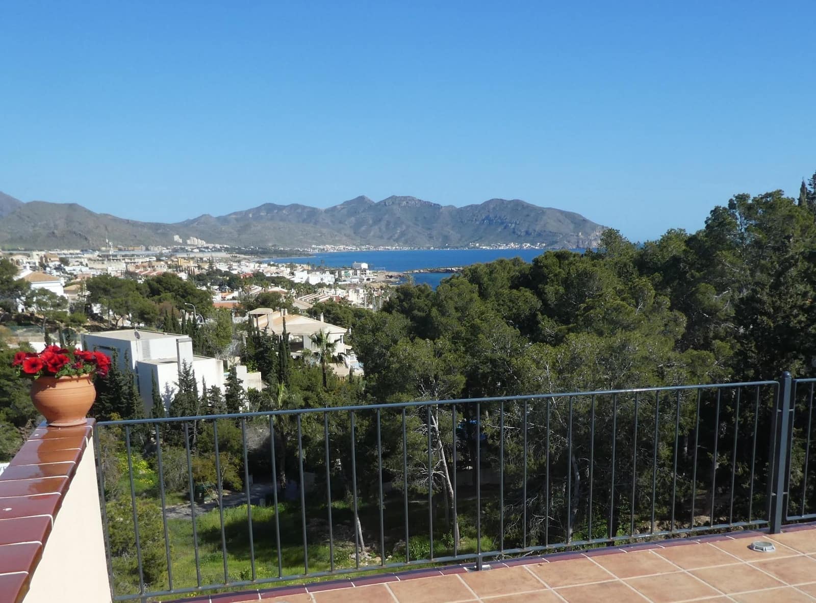 4 bedroom Villa for sale in Isla Plana with pool garage - € 610,000 (Ref: 9488331)