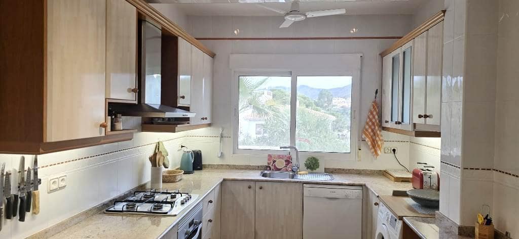 4 bedroom Villa for sale in Isla Plana with pool garage - € 610,000 (Ref: 9488331)