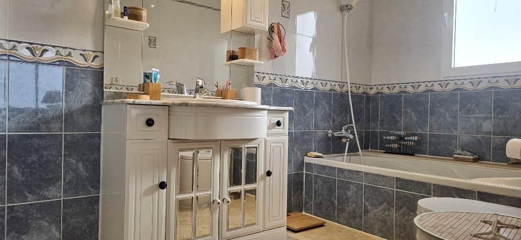 4 bedroom Villa for sale in Isla Plana with pool garage - € 610,000 (Ref: 9488331)