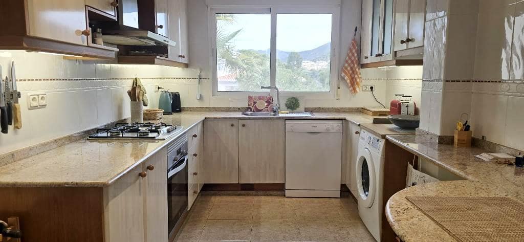 4 bedroom Villa for sale in Isla Plana with pool garage - € 610,000 (Ref: 9488331)