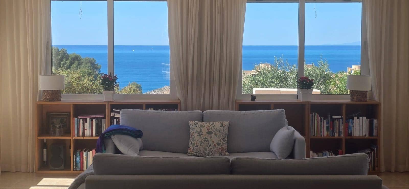 4 bedroom Villa for sale in Isla Plana with pool garage - € 610,000 (Ref: 9488331)