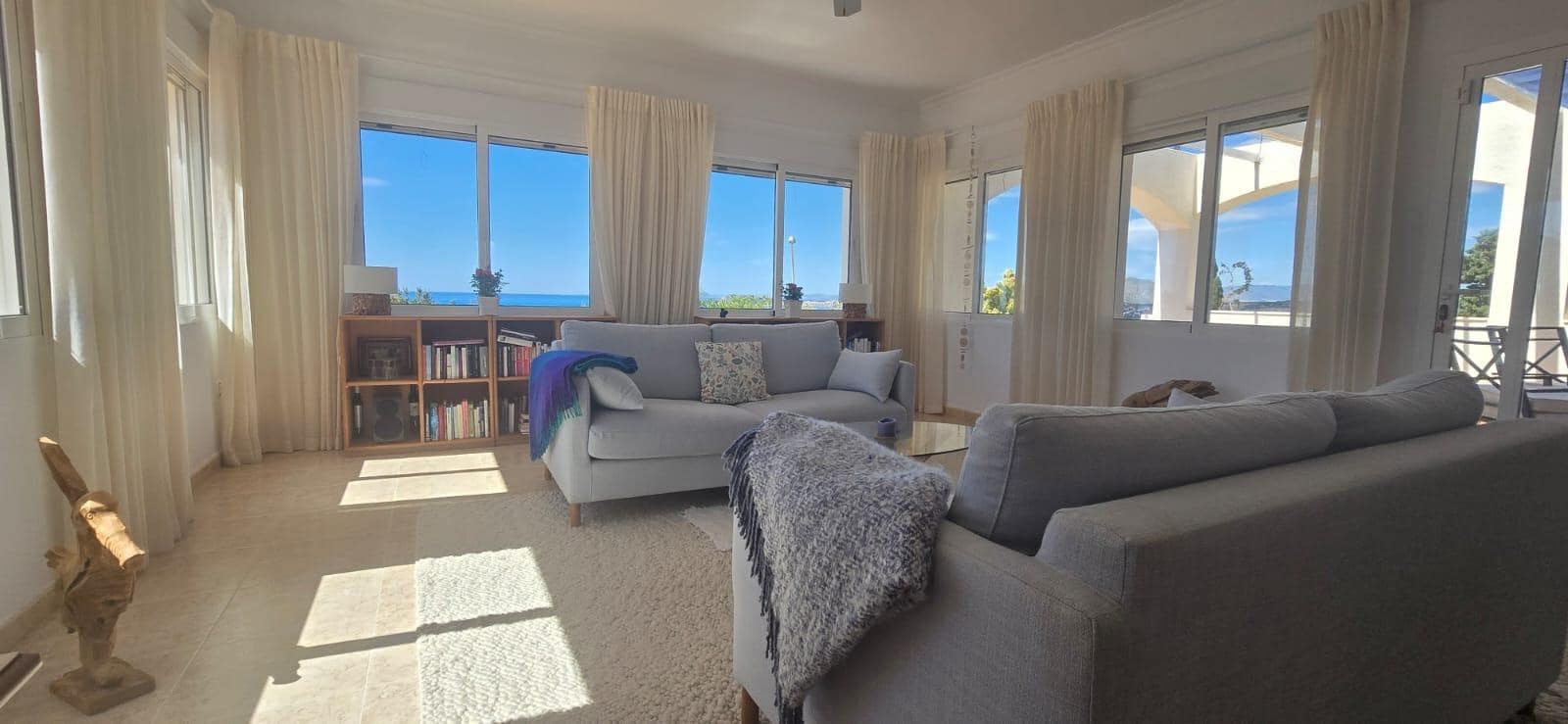 4 bedroom Villa for sale in Isla Plana with pool garage - € 610,000 (Ref: 9488331)