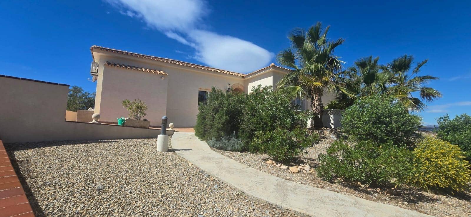 4 bedroom Villa for sale in Isla Plana with pool garage - € 610,000 (Ref: 9488331)