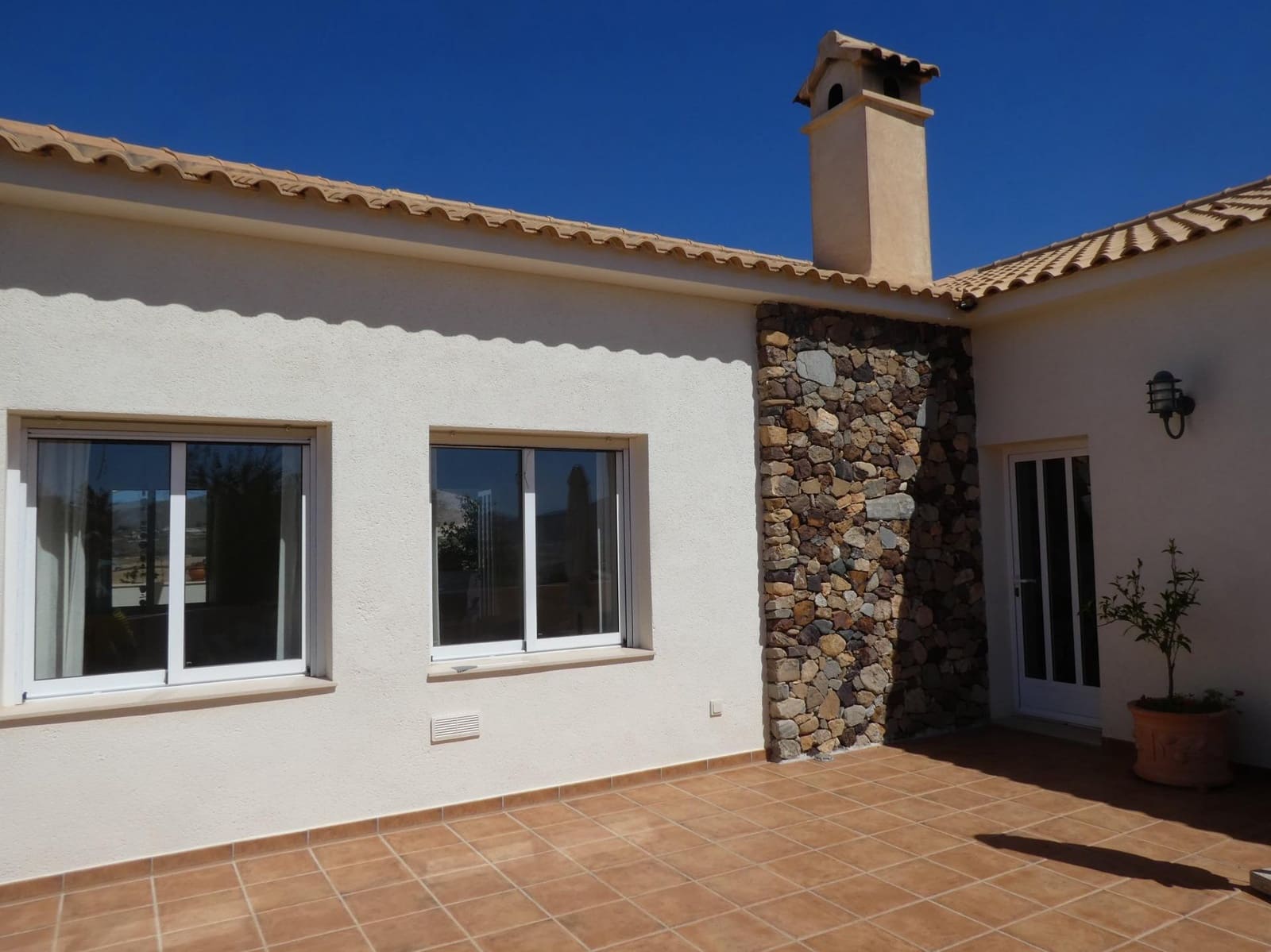 4 bedroom Villa for sale in Isla Plana with pool garage - € 610,000 (Ref: 9488331)