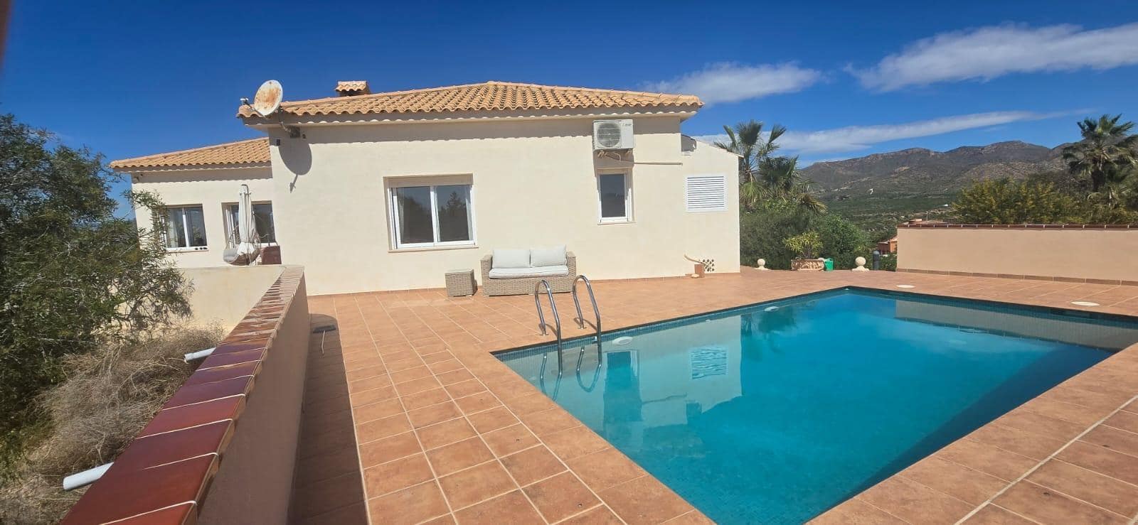 4 quarto Moradia para venda em Isla Plana com piscina garagem - 610 000 € (Ref: 9488331)