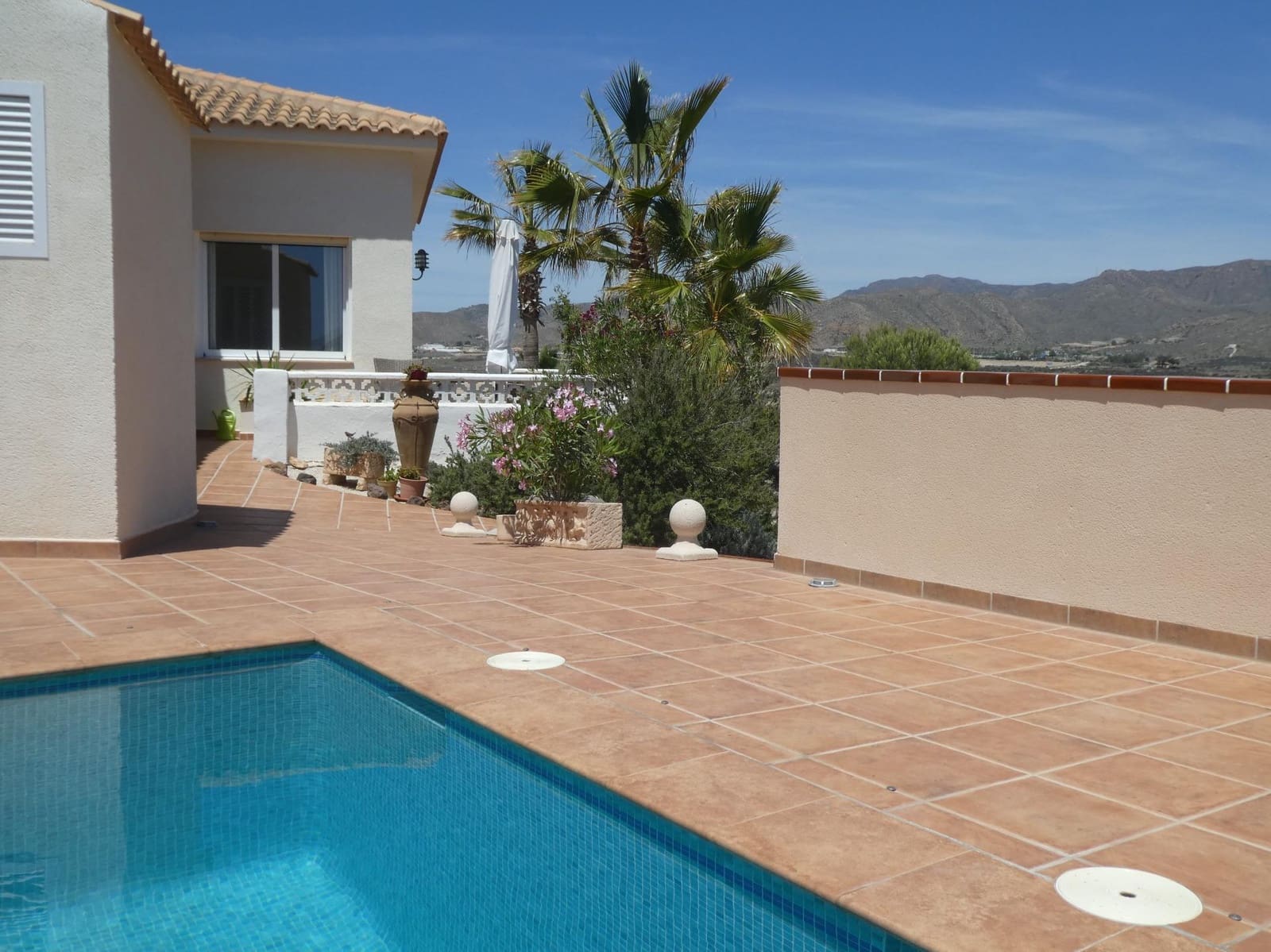 4 quarto Moradia para venda em Isla Plana com piscina garagem - 610 000 € (Ref: 9488331)