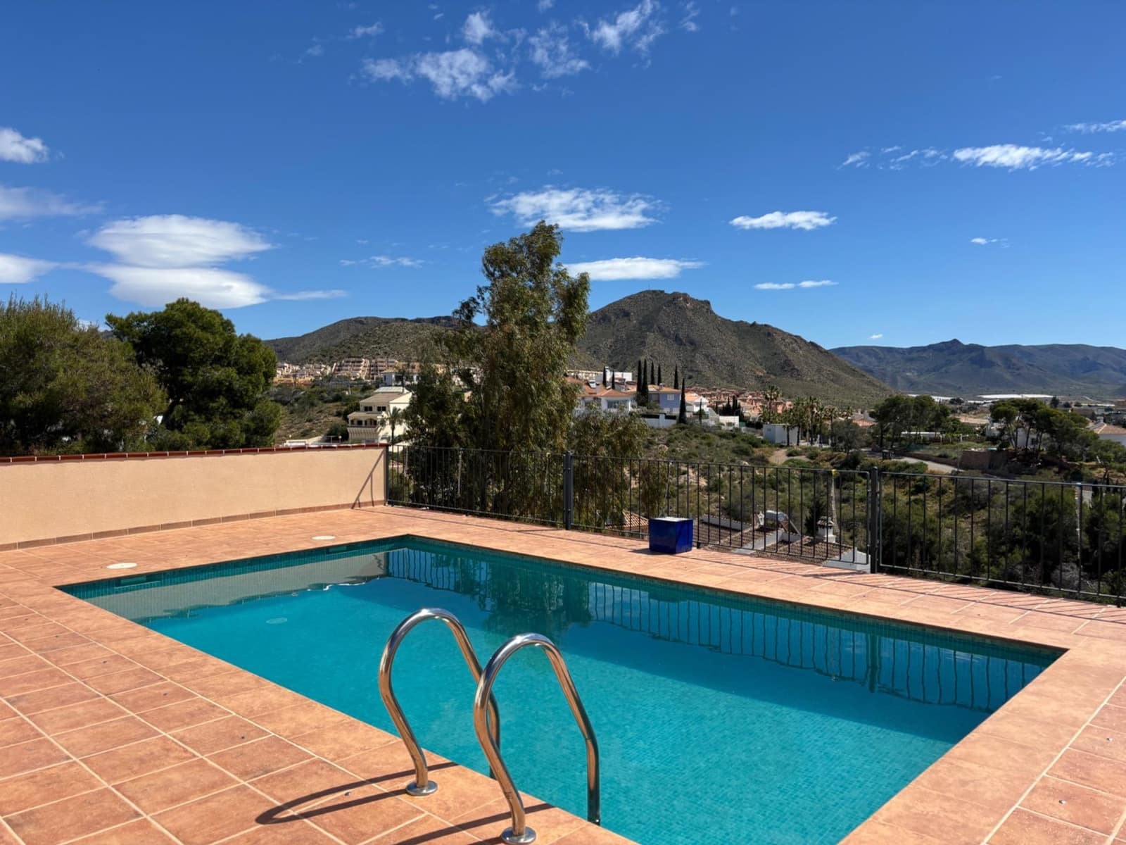 4 quarto Moradia para venda em Isla Plana com piscina garagem - 610 000 € (Ref: 9488331)
